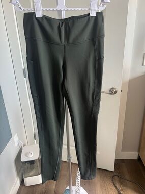 New Balance Women's Dark Green High-Waist Leggings with Side Pockets